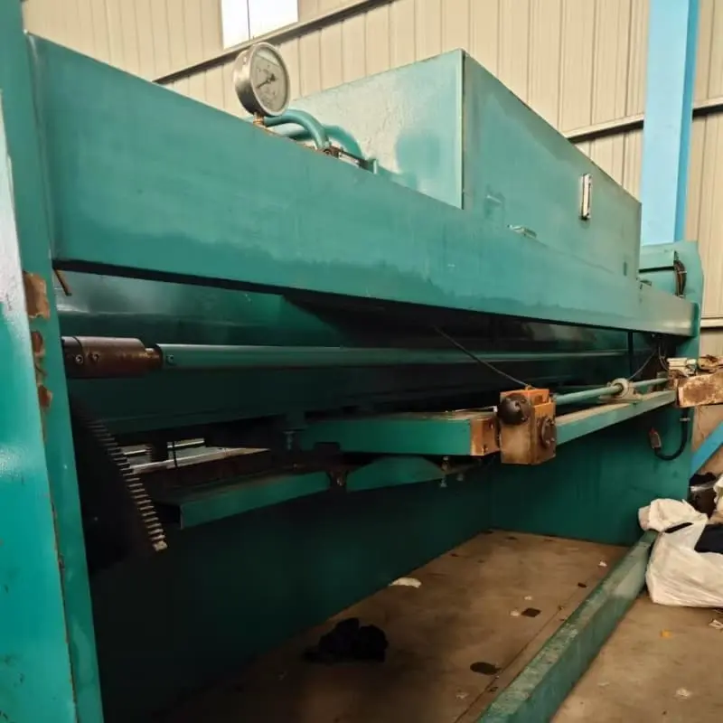 close-up of machine nameplate and serial number during pre-shipment inspection of a used shearing machine