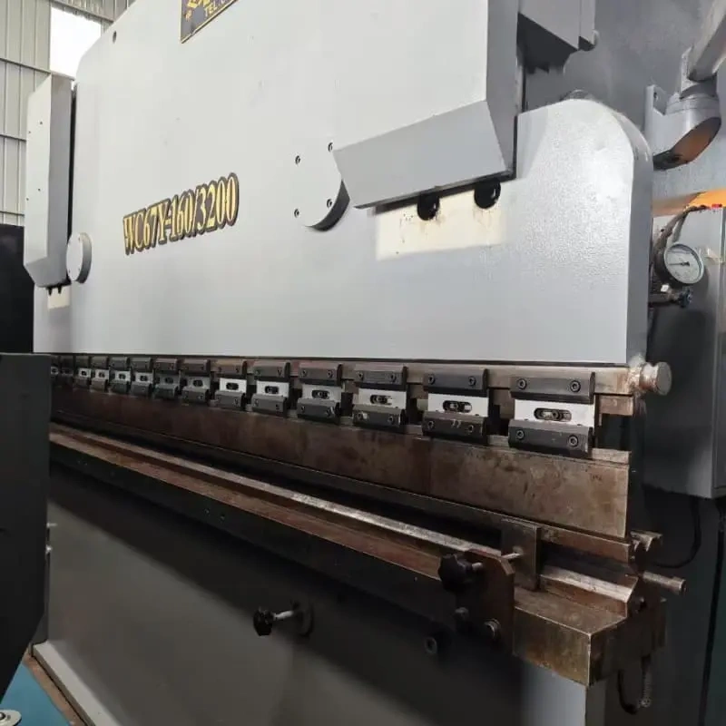 used press brake machine and used shearing machine lined up before export packing
